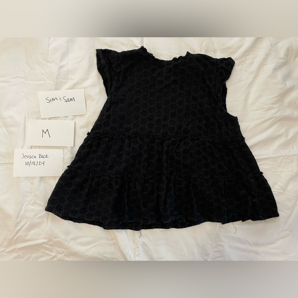 Size M Sim & Sam black tiered top